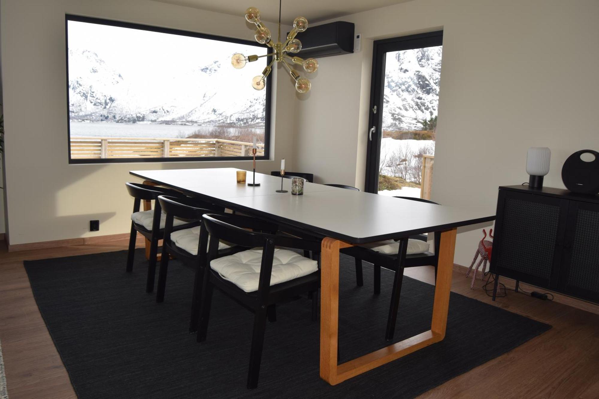 Nydelig Hytte Med Fantastisk Beliggenhet Ved Sjoen Villa Laupstad Екстериор снимка